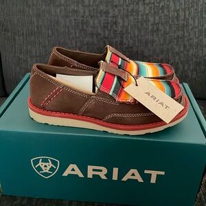 Ariat Kid’s Cruiser in Palm Brown/Serape Print. Size 12M.